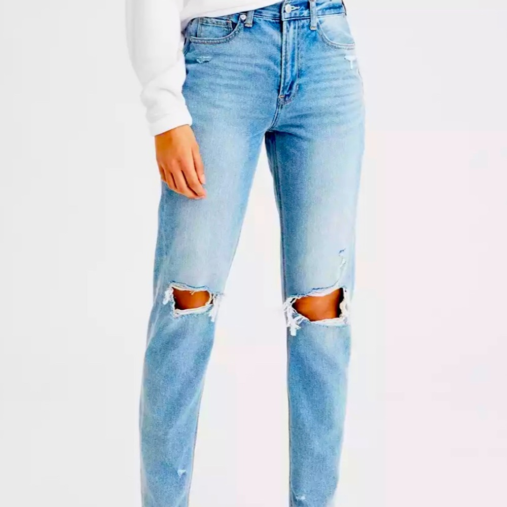 American Eagle Ripped Mom Jeans sz6